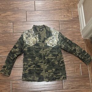 Women’s camo sequin jacket size small